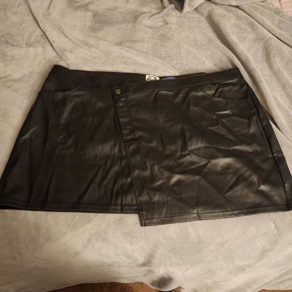 NWT Future Collection Faux Leather Mini Skirt - Picture 4 of 10